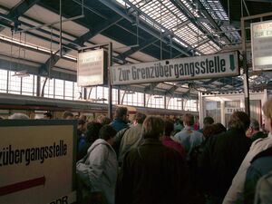 Bahnsteig B: S-Bahn in den Westen