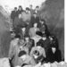 Berlinesi dell'Est allo scavo dopo che i sovietici aprirono il tunnel al pubblico, 3 maggio 1956