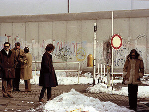 Il Muro di Berlino a Potsdamer Platz, fotografato nel 1980