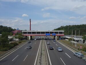 Brückenhaus des ehemaligen Checkpoints Drewitz-Dreilinden