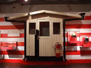 Teil des Originalgebäudes am Checkpoint Charlie, heute im AlliiertenMuseum in Berlin-Dahlem