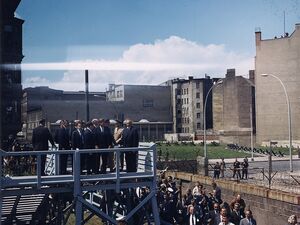 US-Präsident J. F. Kennedy besucht den Checkpoint Charlie, 26. Juni 1963