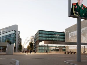 Rendering del progetto vincitore per Checkpoint Charlie: un'ampia piazza chiara e aperta che attraversa la Friedrichstrasse, una tettoia piatta sopra un padiglione di vetro sul lato di Berlino Est, una piattaforma panoramica rialzata con scala sul lato di Berlino Ovest e fotografie storiche sui muri ciechi