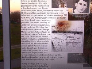 Weißes Kreuz als Gedenkzeichen für das Maueropfer Chris Gueffroy
