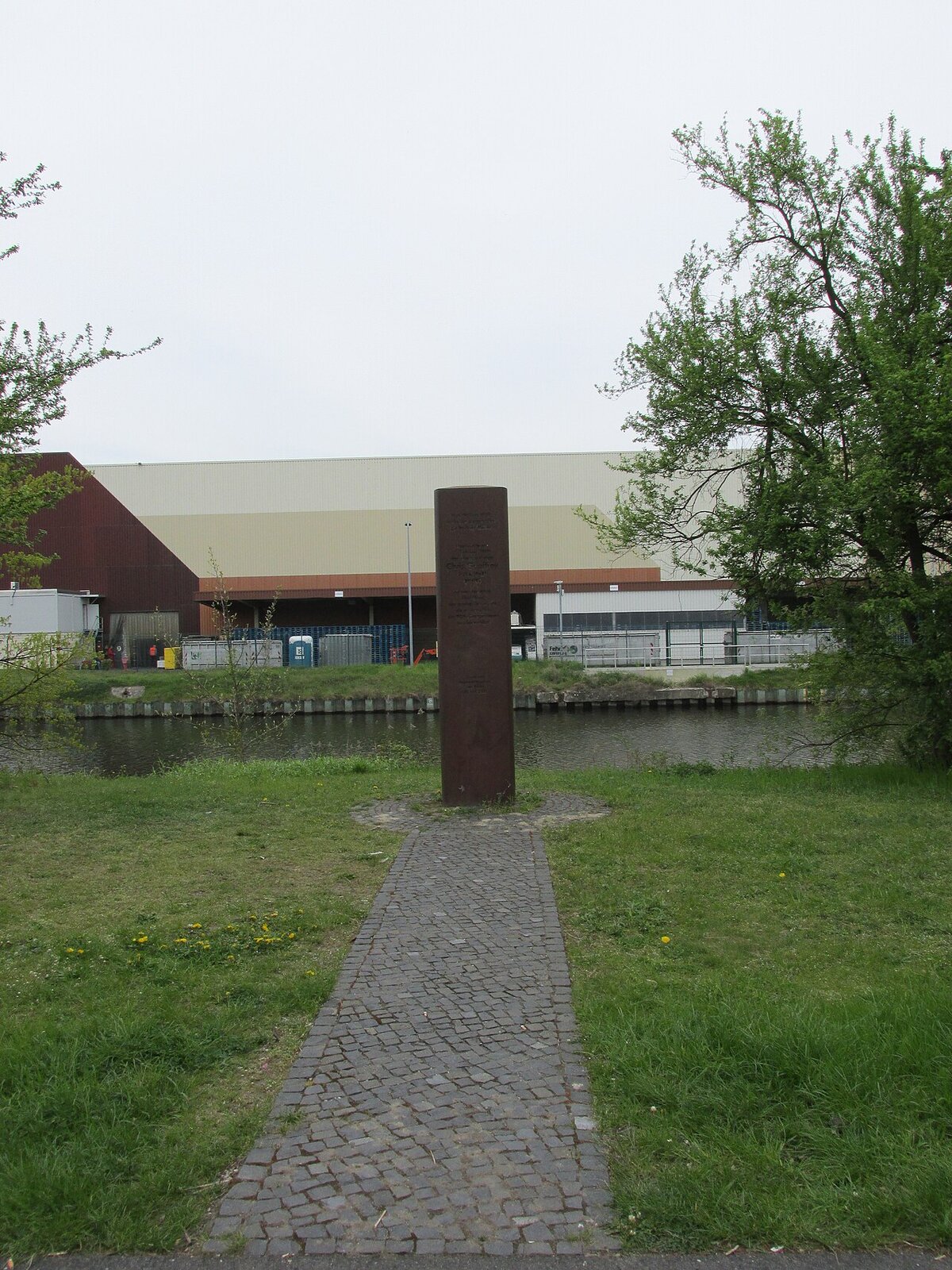 Gedenkstele für Chris Gueffroy - mit seinem letzten Blick nach West-Berlin