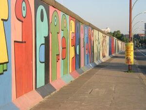 East Side Gallery - Freiluftgalerie auf dem längsten erhaltenen Abschnitt der Berliner Mauer