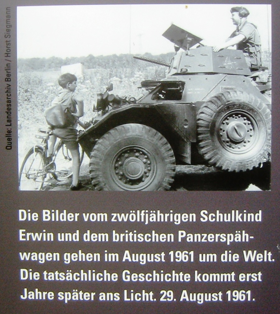 Der Junge behauptete, 1961 auf dem Weg zur Schule von Volkspolizisten aufgehalten worden zu sein und