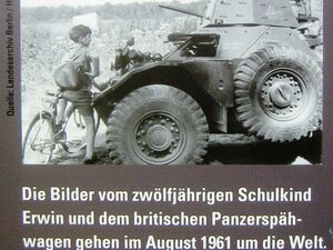 Der junge Erwin Schabe wird nahe der Exklave Eiskeller von DDR-Polizisten angehalten, 1961