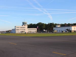 Der Kontrollturm des Militärhistorischen Museums auf dem Flugplatz Gatow heute
