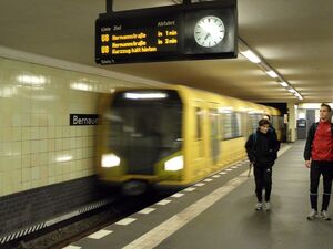 U-Bahnhof Bernauer Straße, Linie U8