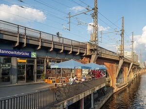 U-Bahnhof Jannowitzbrücke: erster Geisterbahnhof, der nach der Wiedervereinigung wiedereröffnet wurde