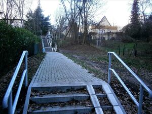 Stufen am ehemaligen Standort der Berliner Mauer im Entenschnabel, Glienicke/Nordbahn