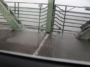 Mittelpunkt der Glienicker Brücke, Schauplatz des Agentenaustauschs zwischen Ost und West im Kalten Krieg