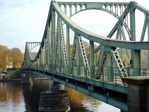 Glienicker Brücke (Brücke der Spione), die Berlin und Potsdam verbindet