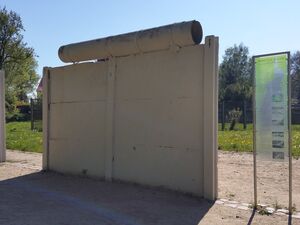 Mauersegment-Denkmal am Mauerweg am Glienicker See, Groß Glienicke