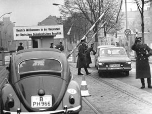 Grenzübergang Invalidenstraße an der Sandkrugbrücke, 1964