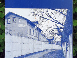 Gedenktafel in der Waldmüllerstraße 6, Klein Glienicke