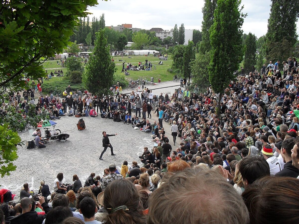 Karaoke im Bearpit des Mauerparks