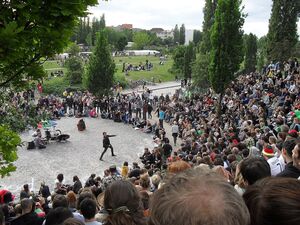 Sonntägliches Karaoke im Bearpit-Amphitheater im Mauerpark, Berlin