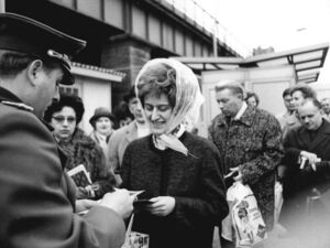 Passkontrolle an der Oberbaumbrücke, 1972