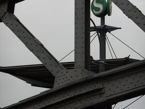 S-Bahnhof Bornholmer Straße an der Bösebrücke, an der Grenze zwischen Wedding und Prenzlauer Berg