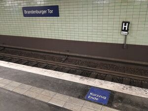Bahnsteig des S-Bahnhofs Brandenburger Tor, Berlin