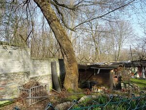 Die Mauerreste östlich des Bahnhofs Berlin-Schönholz wurden 2018 identifiziert