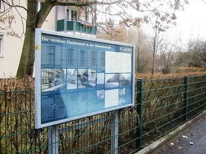 Informationstafel gegenüber der Sebastianstraße 82 über den Fluchttunnel Richtung Osten