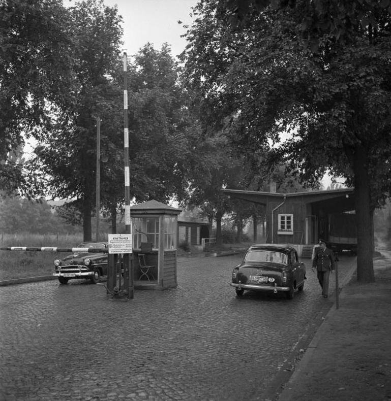 Border crossing at Staaken/Heerstraße, 1955