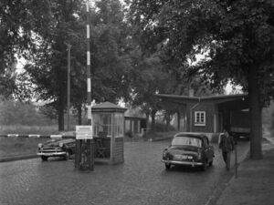 Grenzübergang an der Heerstraße im Jahr 1955