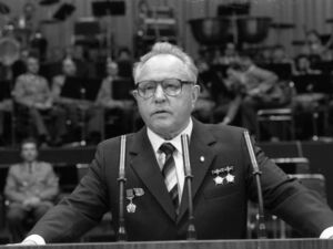 Erich Mielke spricht als 1. Vorsitzender der Sportvereinigung Dynamo, 1983