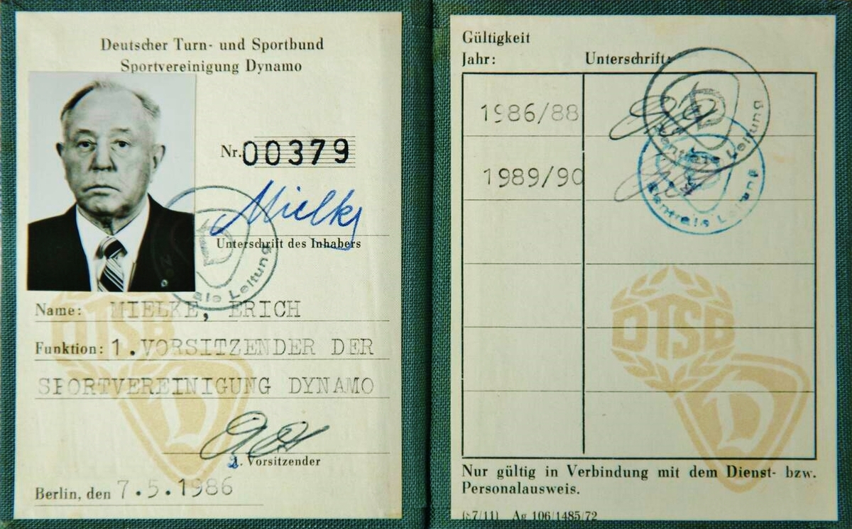 Erich Mielke's service card as 1st chairman of the Sportvereinigung Dynamo, 1986