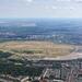 Luftaufnahme des Flughafens Tempelhof, historisches Wahrzeichen der Berliner Luftbrücke, heute ein öffentlicher Park