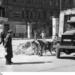 Arbeiter beseitigen eine Straßensperre am Ende der Berlin-Blockade, 11. Mai 1949