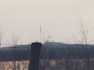 NSA-Abhörstation auf dem Teufelsberg aus der Ferne gesehen, 1992