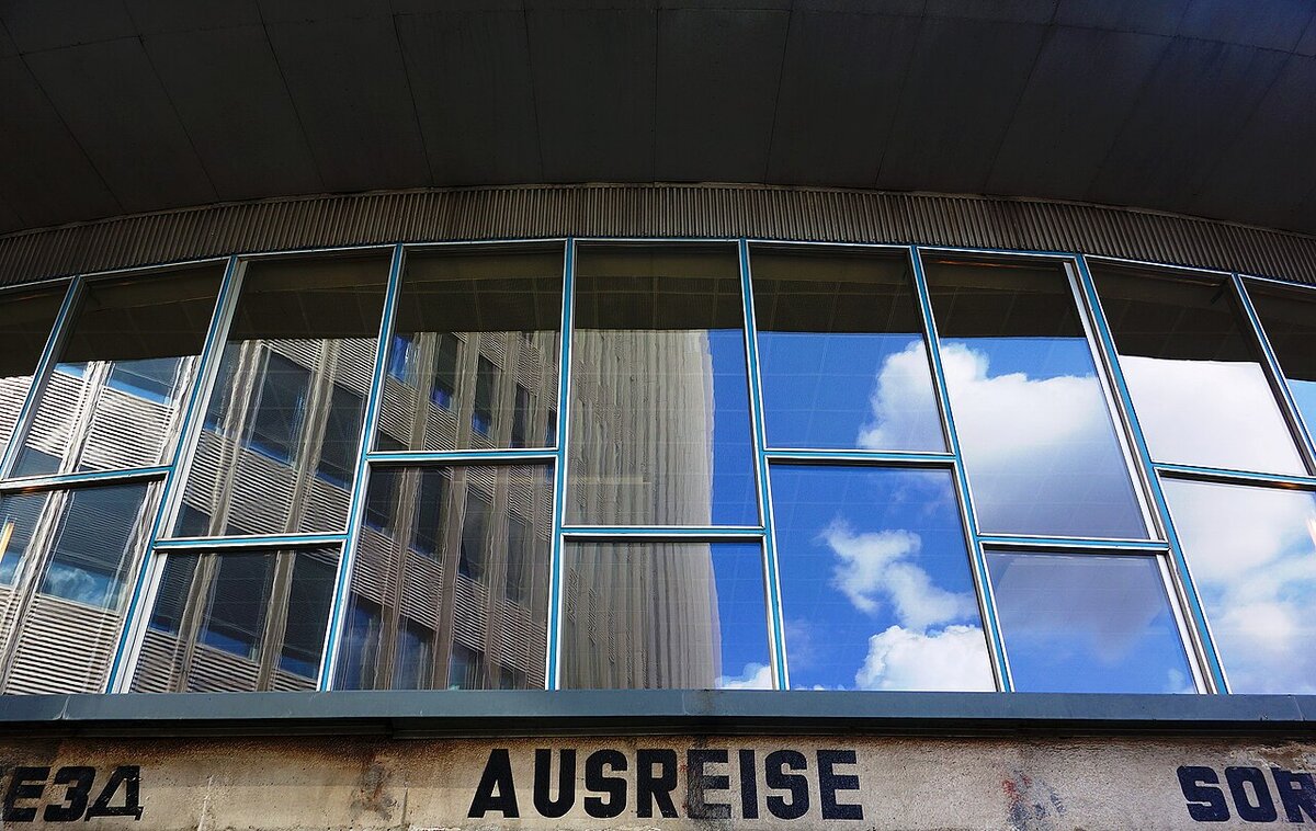 Tränenpalast on Friedrichstraße