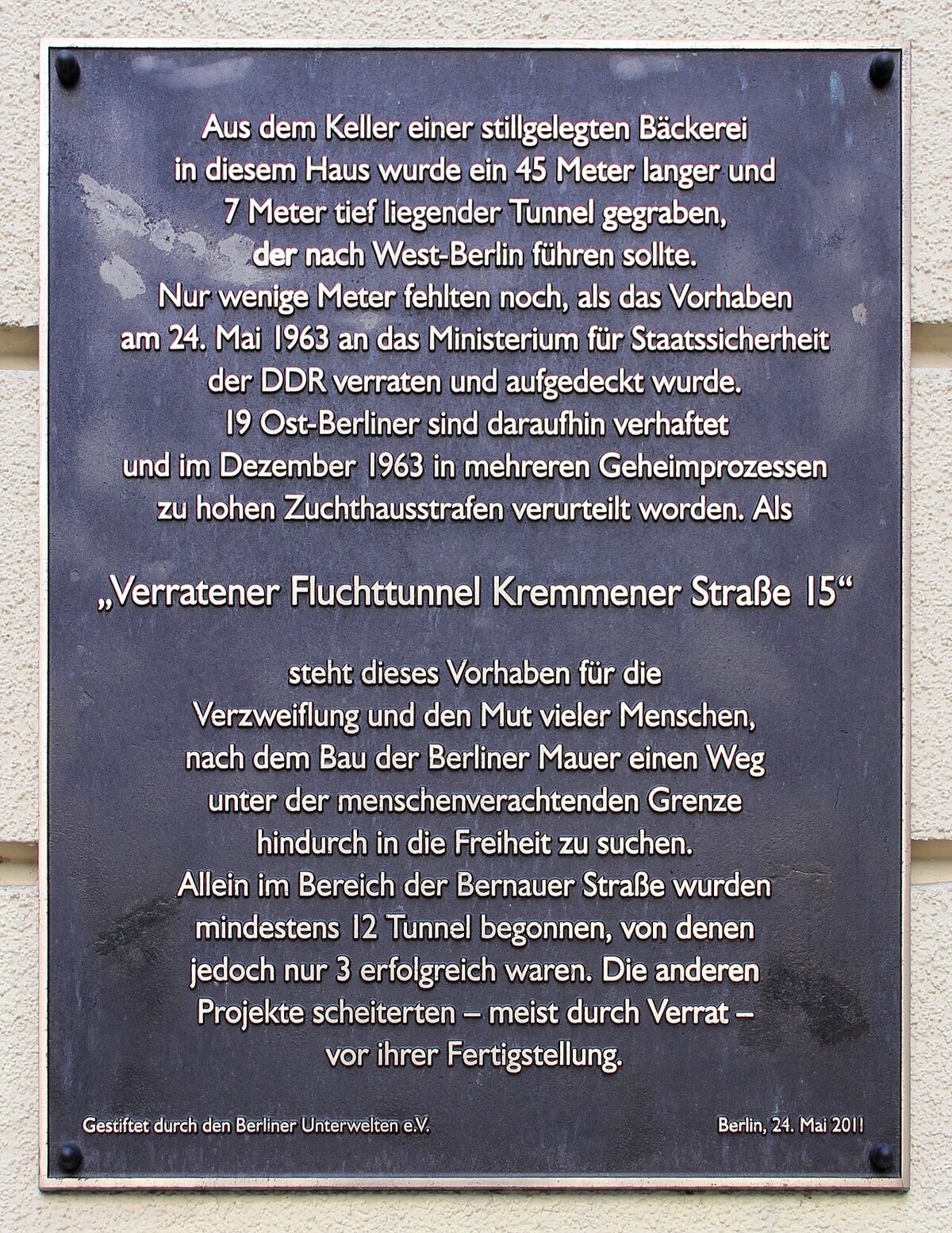 Memorial plaque for a betrayed escape tunnel near Bernauer Straße