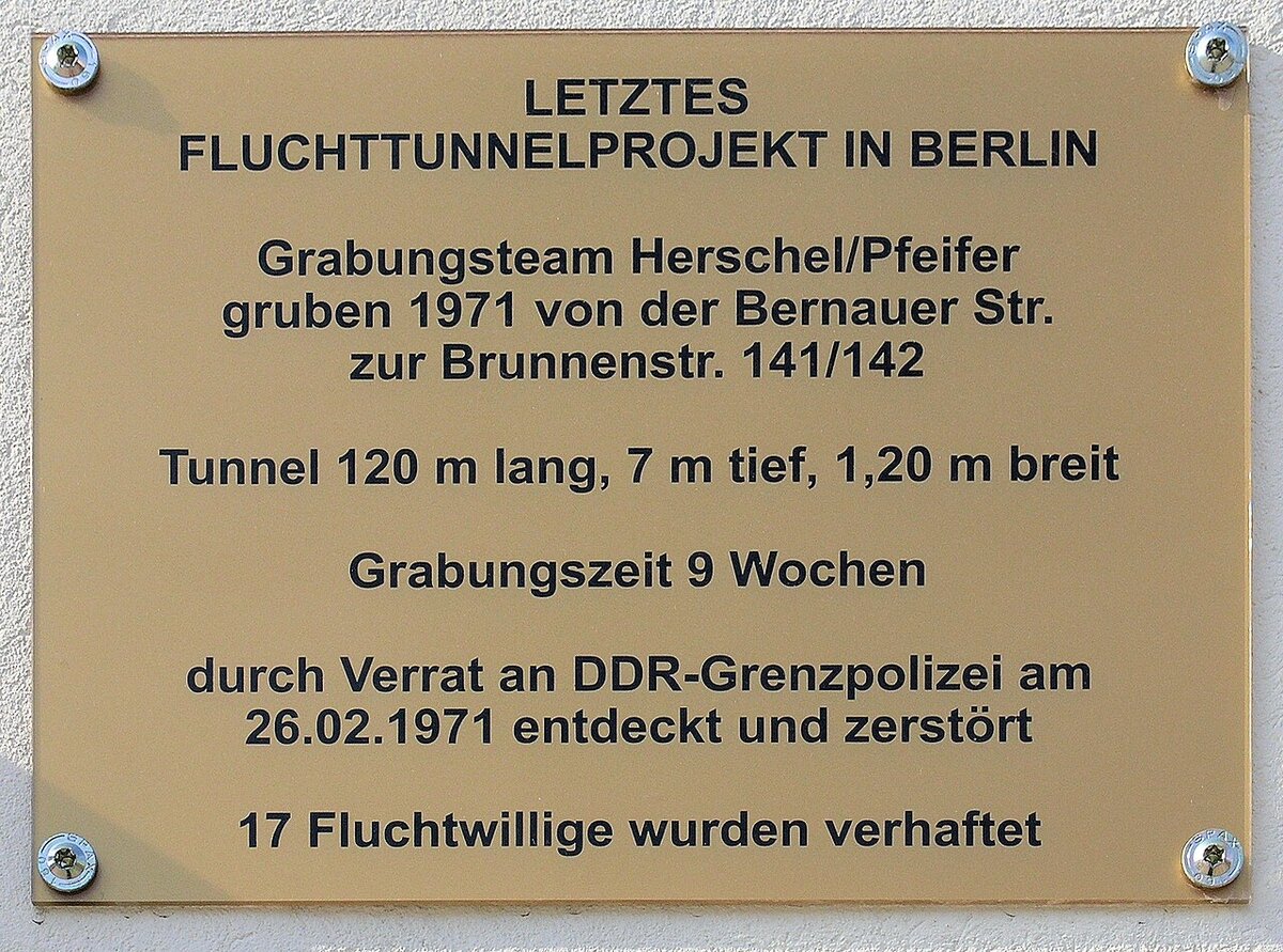 Gedenktafel für Tunnel 37 an der Brunnenstraße 141