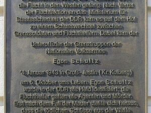 Gedenktafel für Egon Schultz, Strelitzer Straße 55, Berlin-Mitte