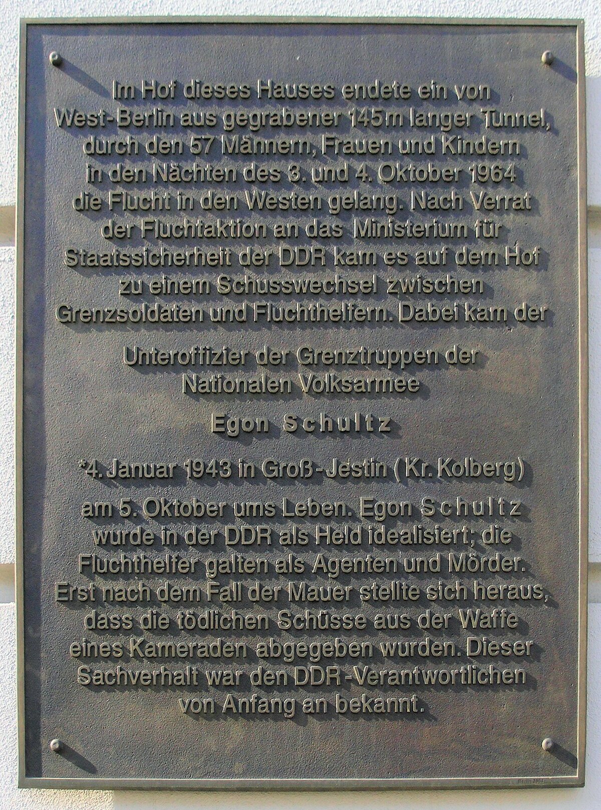 Memorial plaque for Tunnel 57 escape