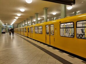 U-Bahnhof Alexanderplatz, Bahnsteig Linie U5