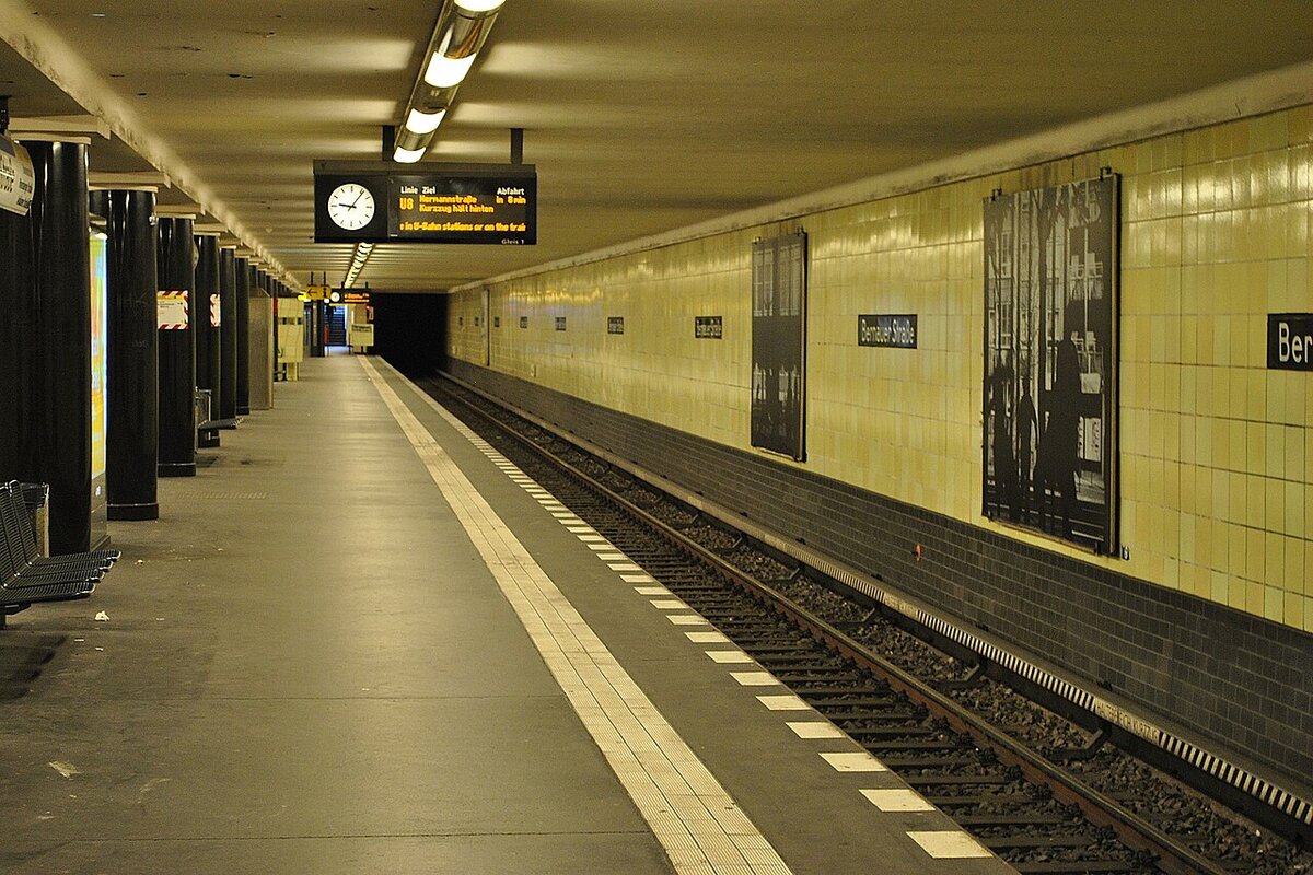 Bernauer Straße U-Bahn station platform, Berlin-Mitte