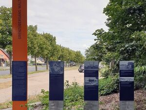 Gedenktafel am ehemaligen Grenzübergang Waltersdorfer Chaussee, Berlin-Rudow